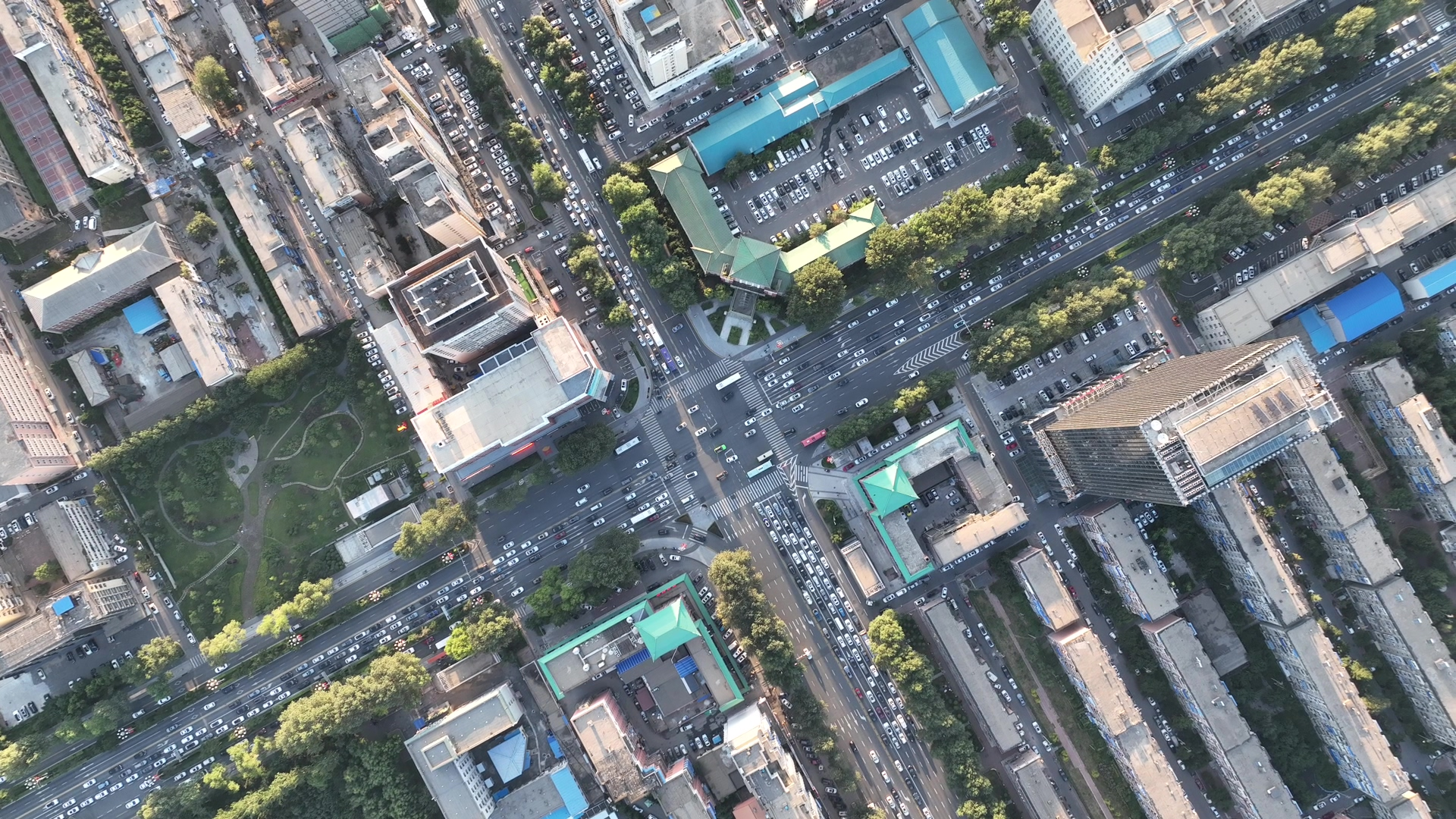 城交智能 | AI大模型让信号灯更聪明，助城市提速降堵“一路绿灯”
